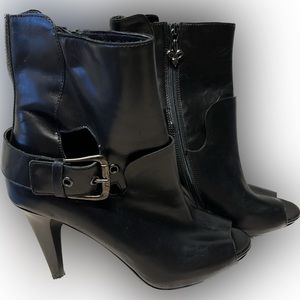 Donald J Pliner heeled booties